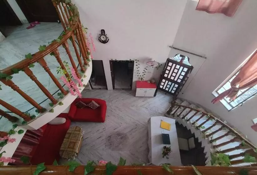 Vibe Villa Hostel