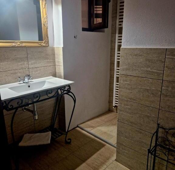 تختخواب و صبحانه Casa Croitorului