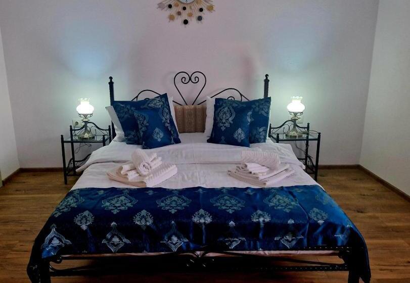 تختخواب و صبحانه Casa Croitorului