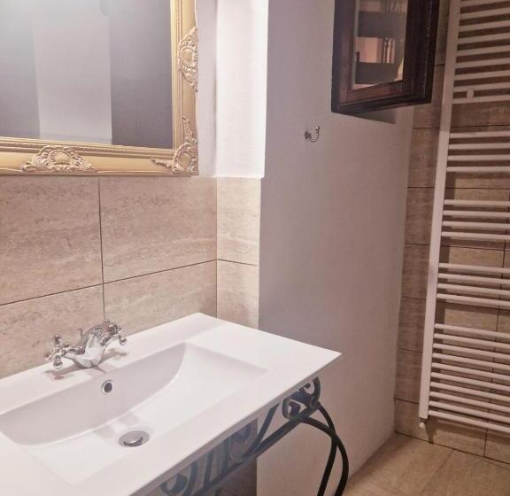 تختخواب و صبحانه Casa Croitorului