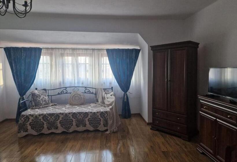 تختخواب و صبحانه Casa Croitorului