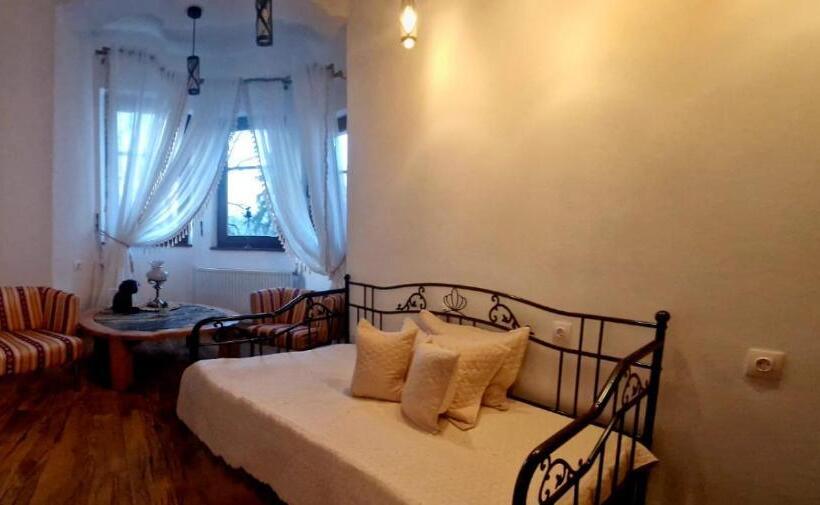 تختخواب و صبحانه Casa Croitorului