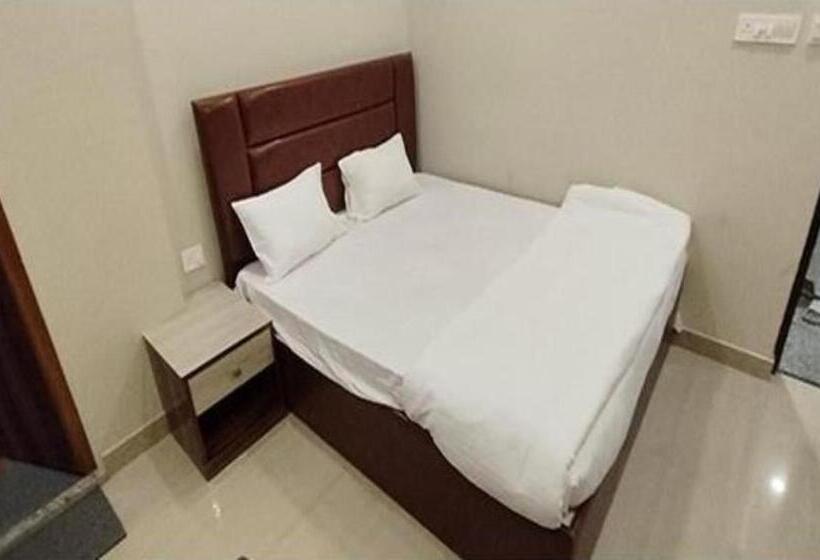 Fabhotel The Luxurie International