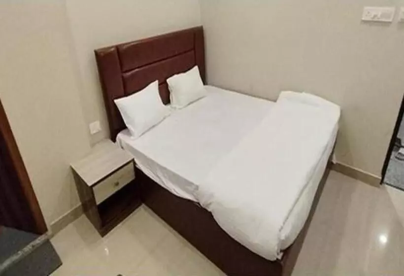Fabhotel The Luxurie International