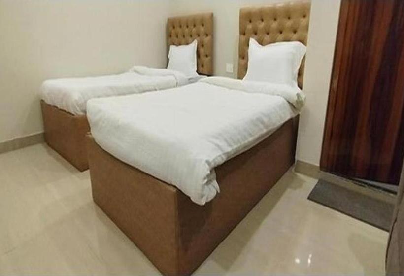 Fabhotel The Luxurie International