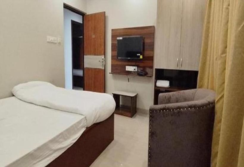 Fabhotel The Luxurie International