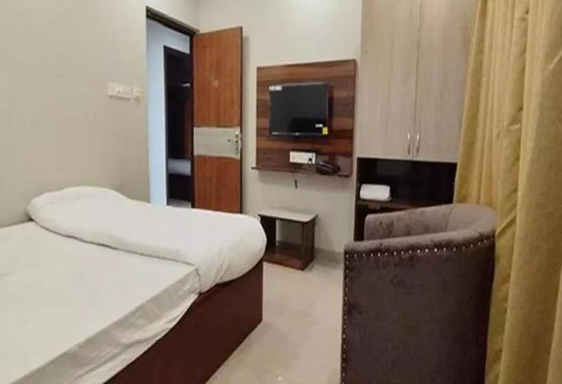 Fabhotel The Luxurie International