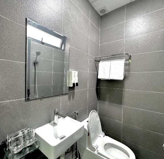 هتل Flower Garden