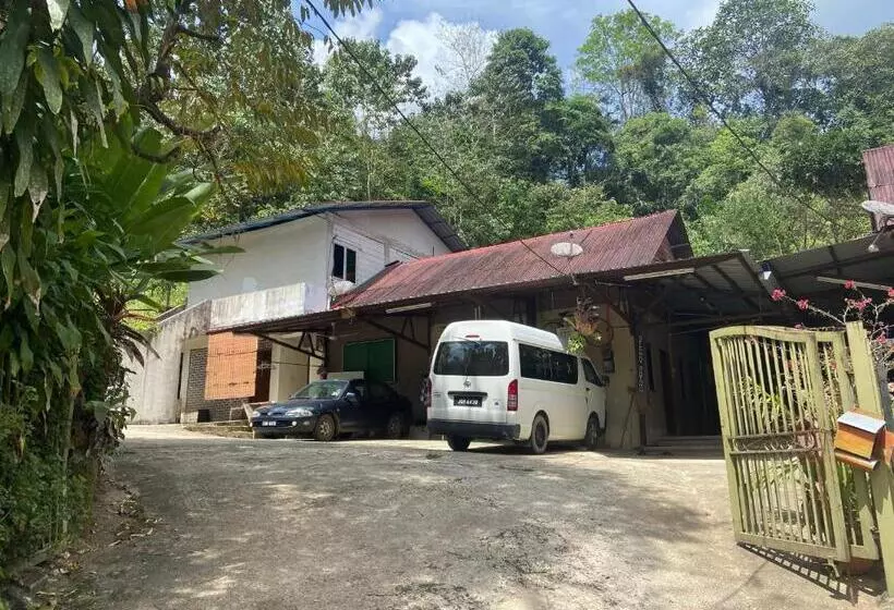 Hotelli Oyo 90971 Pollock Homestay