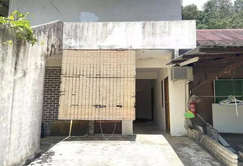 Hotelli Oyo 90971 Pollock Homestay