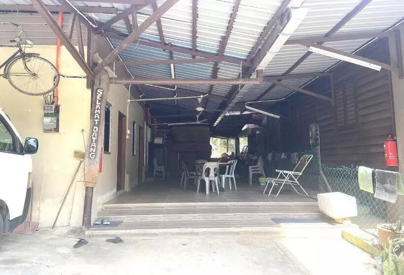 Hotelli Oyo 90971 Pollock Homestay