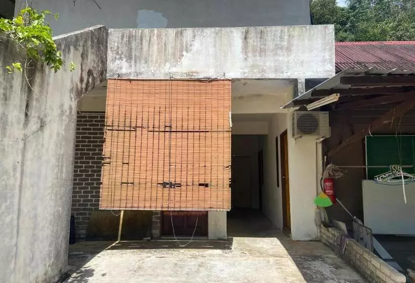 Hotelli Oyo 90971 Pollock Homestay