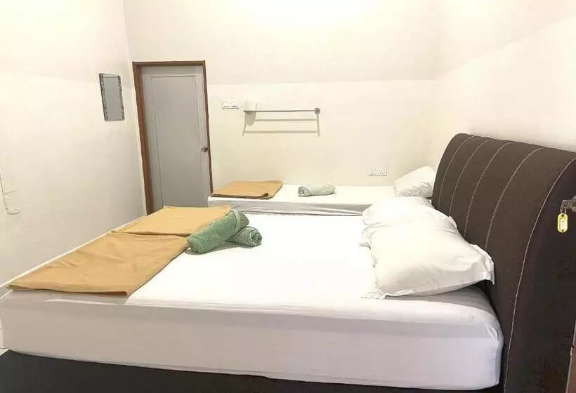 Hotelli Oyo 90971 Pollock Homestay