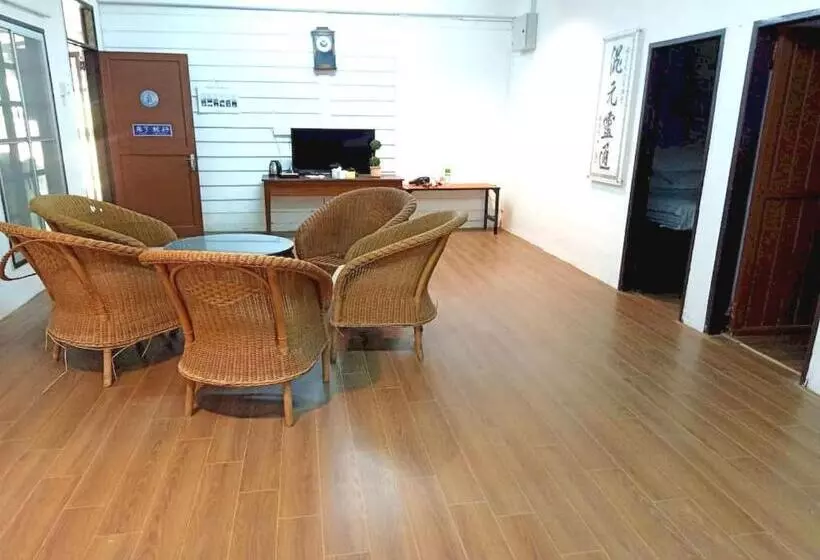 Hotelli Oyo 90971 Pollock Homestay