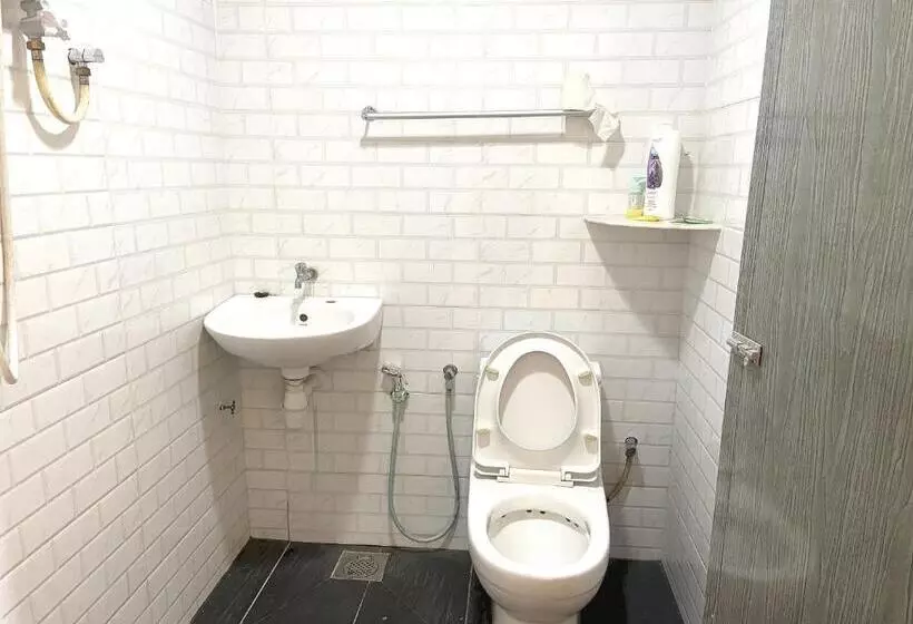 Hotelli Oyo 90971 Pollock Homestay