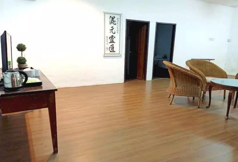 Hotelli Oyo 90971 Pollock Homestay