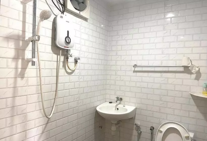 Hotelli Oyo 90971 Pollock Homestay