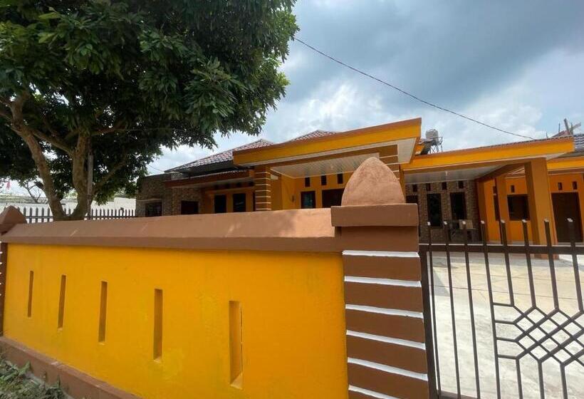 ホテル Oyo 93866 Neva Guest House Syariah