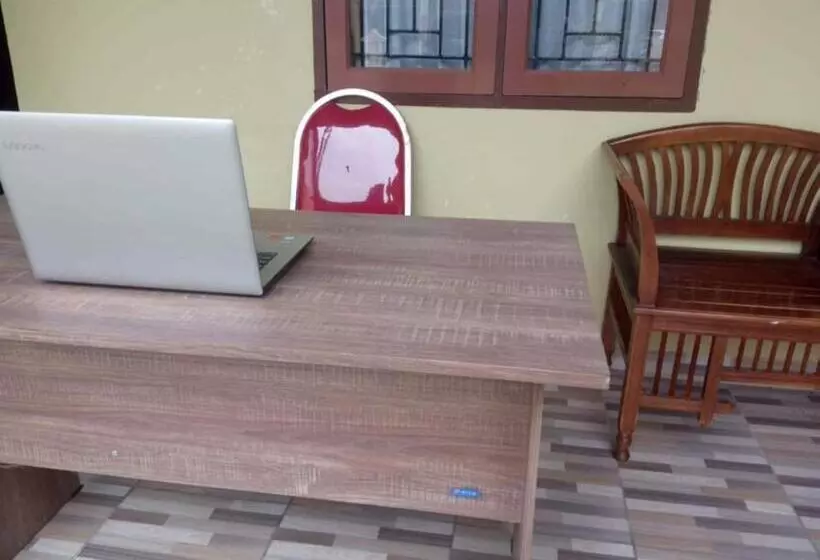 هتل Oyo 93866 Neva Guest House Syariah