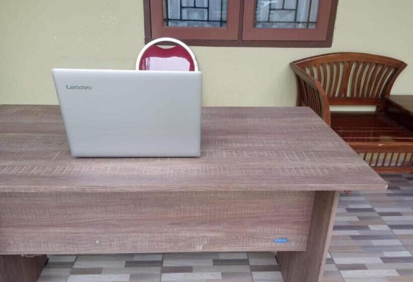 ホテル Oyo 93866 Neva Guest House Syariah