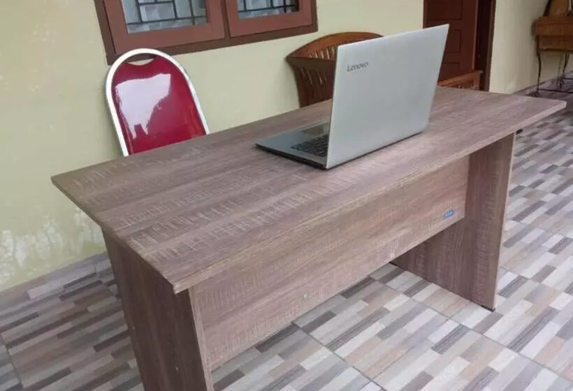 هتل Oyo 93866 Neva Guest House Syariah