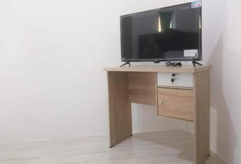 ホテル Oyo 93866 Neva Guest House Syariah