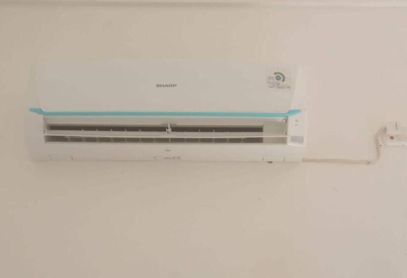 ホテル Oyo 93866 Neva Guest House Syariah