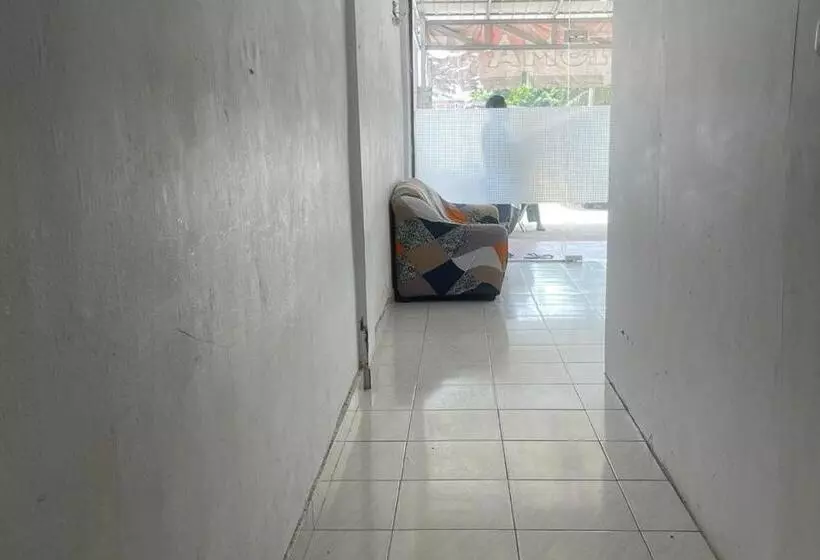 هتل Oyo 93866 Neva Guest House Syariah