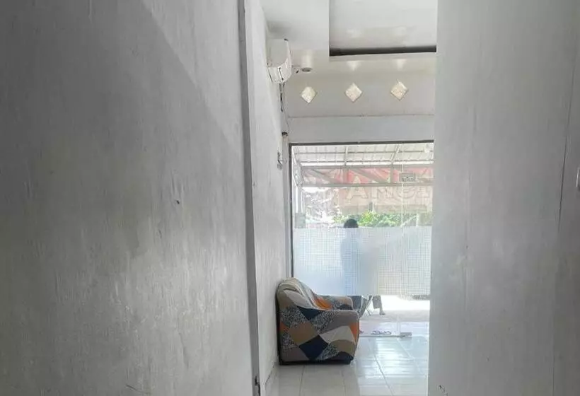 هتل Oyo 93866 Neva Guest House Syariah