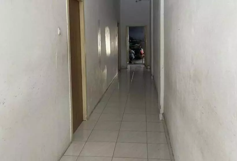 هتل Oyo 93866 Neva Guest House Syariah