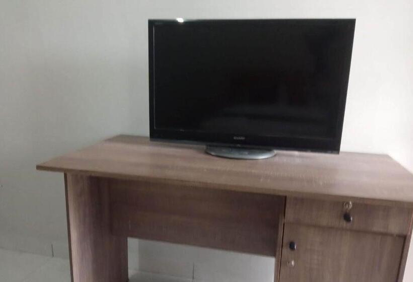 ホテル Oyo 93866 Neva Guest House Syariah