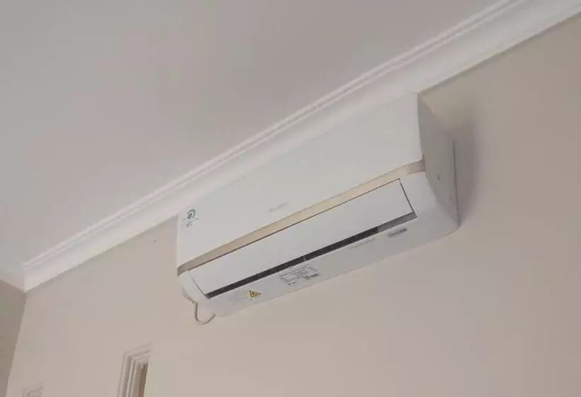 هتل Oyo 93866 Neva Guest House Syariah