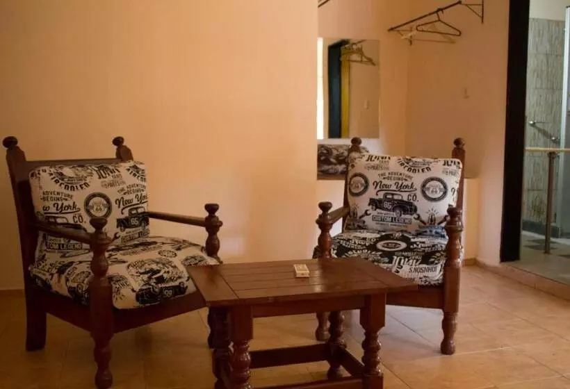 ホテル Puerta Del Sol