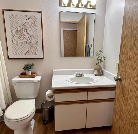 هتل Quest Travels