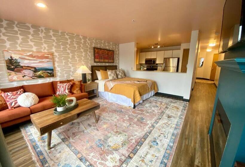 هتل Quest Travels