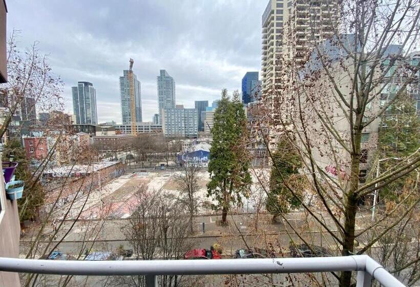 هتل Quest Travels