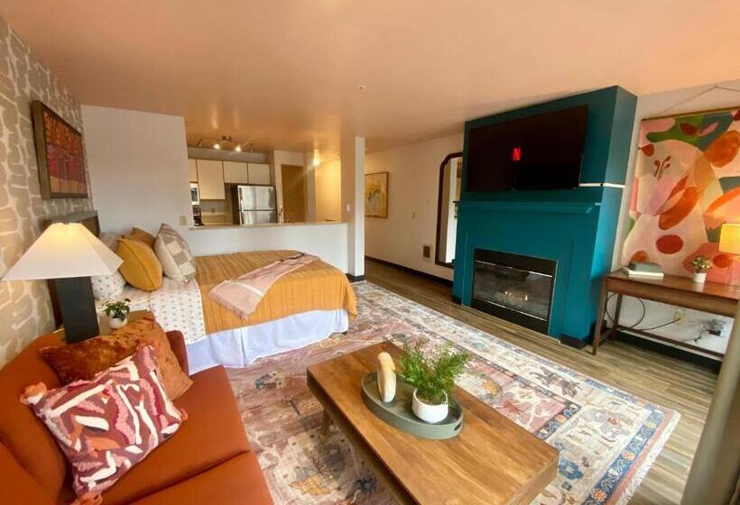 هتل Quest Travels