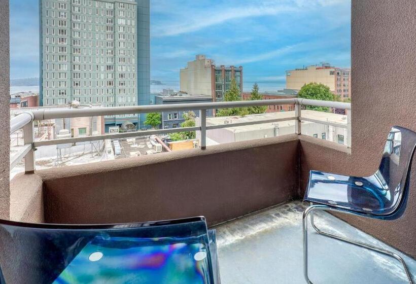 هتل Quest Travels