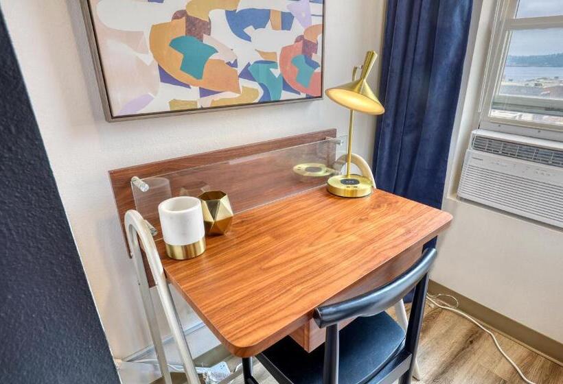 هتل Quest Travels