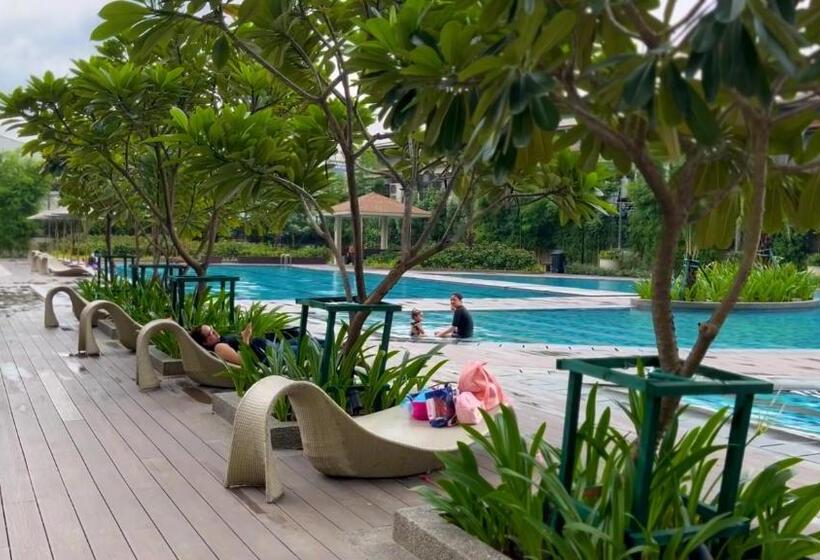 Modern Contemporary 1br Fully Furnished Condo With Balcony At Prisma Residences