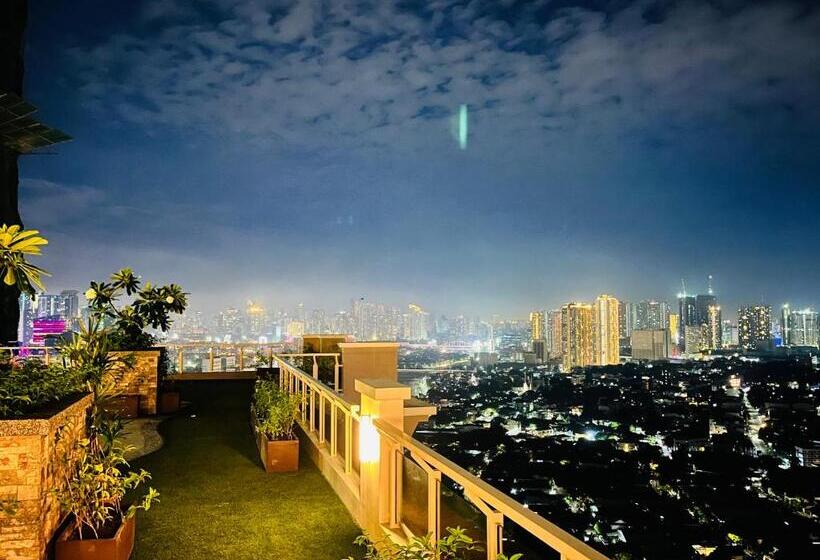 Modern Contemporary 1br Fully Furnished Condo With Balcony At Prisma Residences