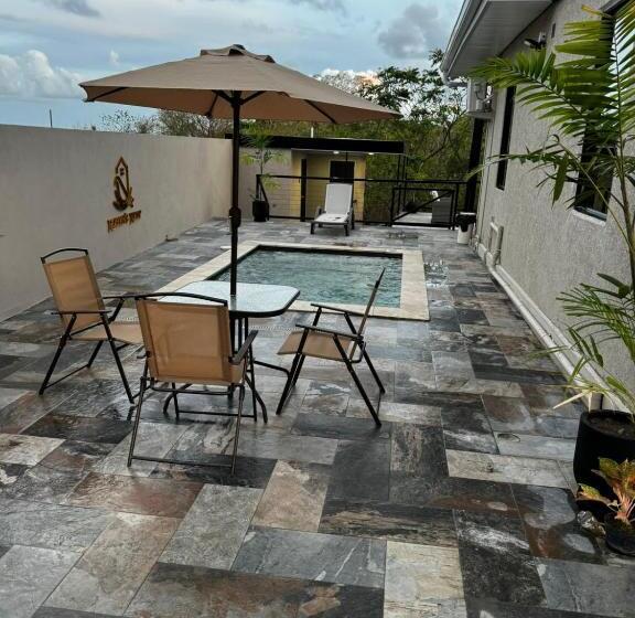 پانسیون Robyn’s Nest