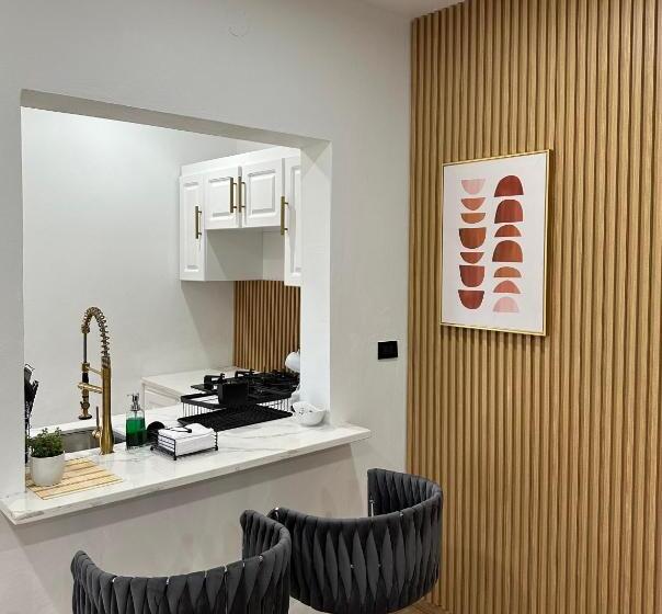 پانسیون Robyn’s Nest