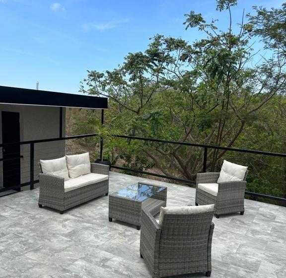 پانسیون Robyn’s Nest