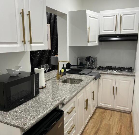 پانسیون Robyn’s Nest