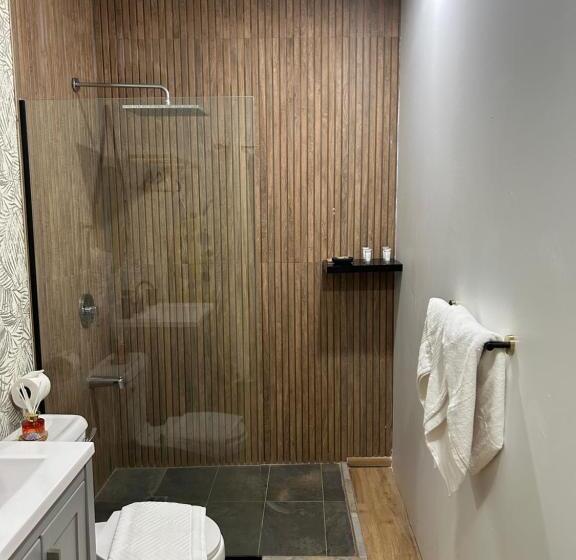 پانسیون Robyn’s Nest