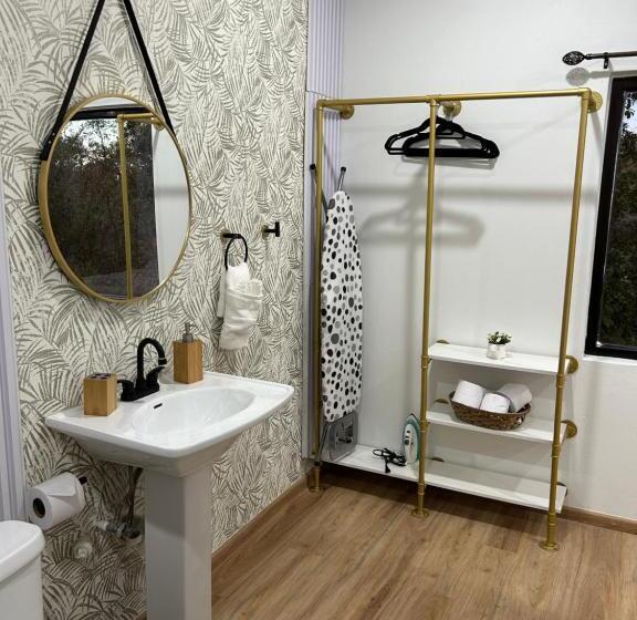 پانسیون Robyn’s Nest