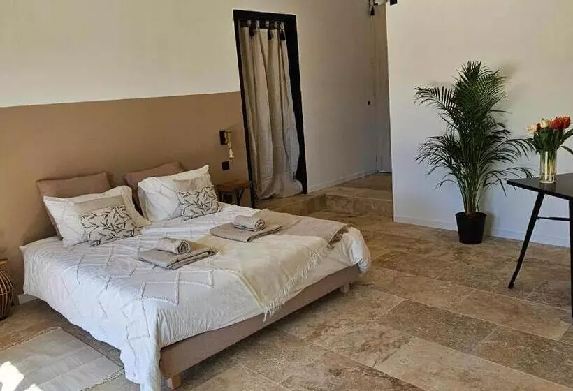 تختخواب و صبحانه Guest Room 1501