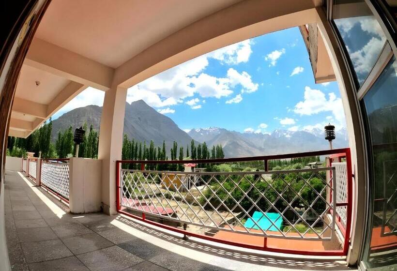 هتل Baltistan Continental