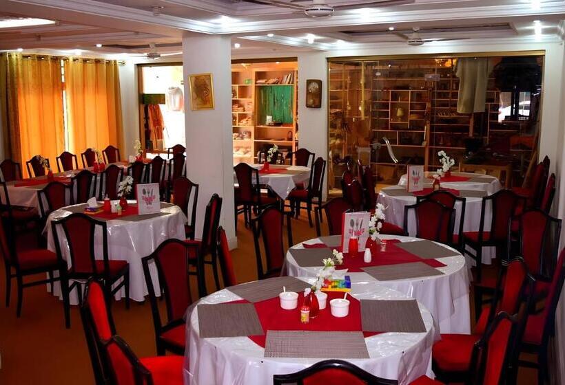 هتل Baltistan Continental